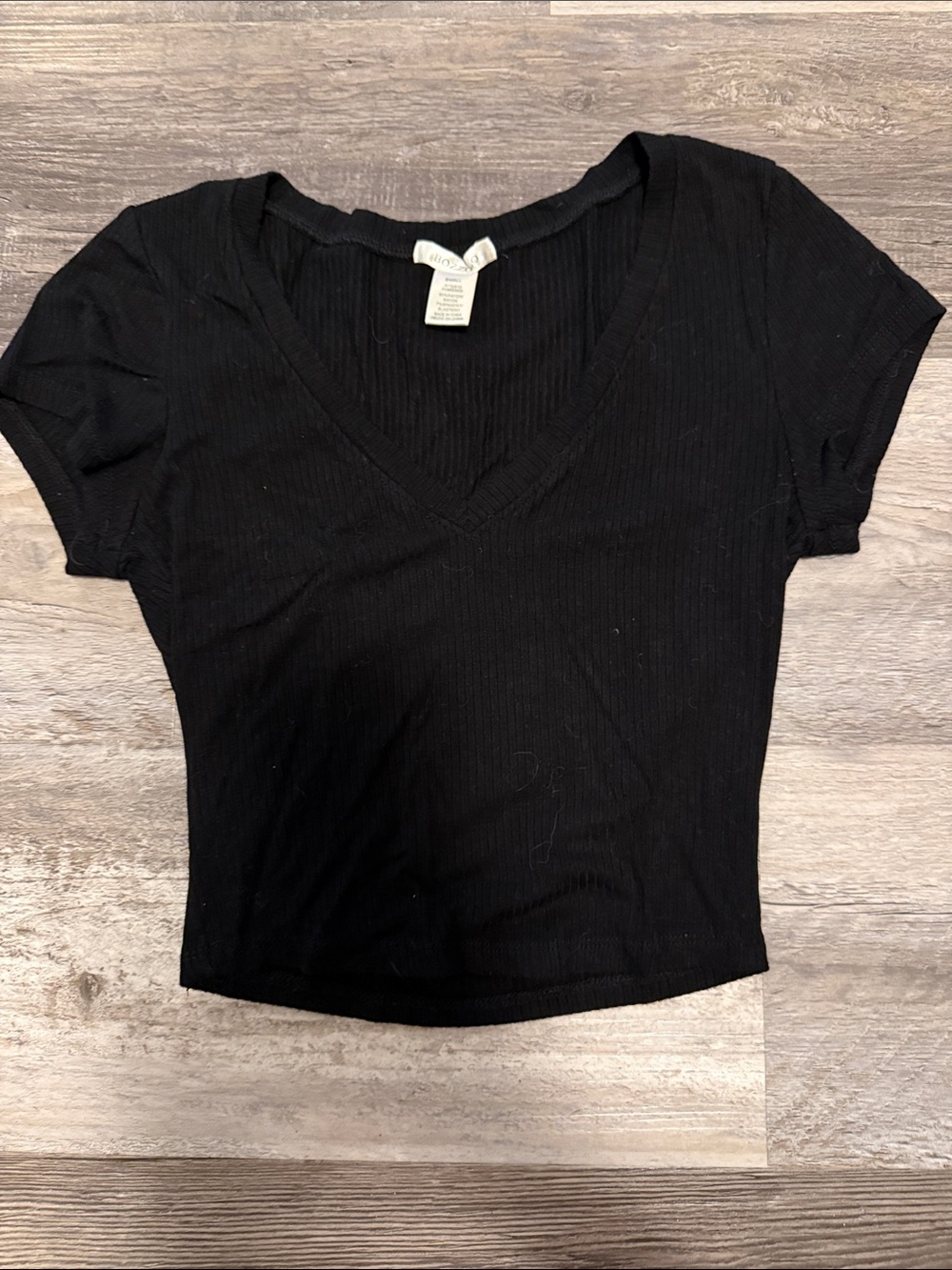 Black v neck crop top